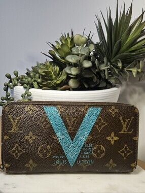 Louis Vuitton Limited Edition Monogram V Zippy Wallet in Turquoise 🩵